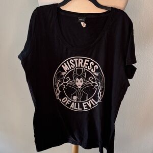 Disney Maleficent t shirt black and white 2XL 
“MISTRESS OF ALL EVIL” birds